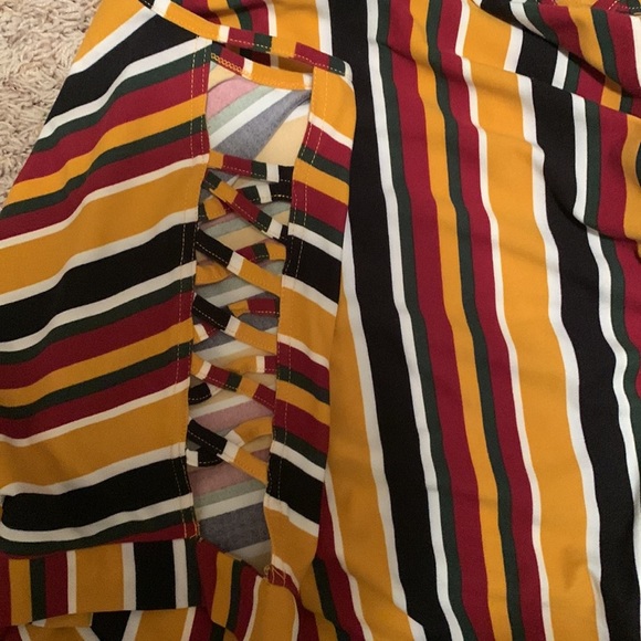 NWOT! SayAnyThing size woman’s plus 2x blouse. Striped blouse. Slit sleeves. - Picture 7 of 7